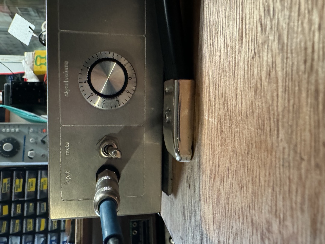 Close on the controls — input jack, toggle switch and volume knob