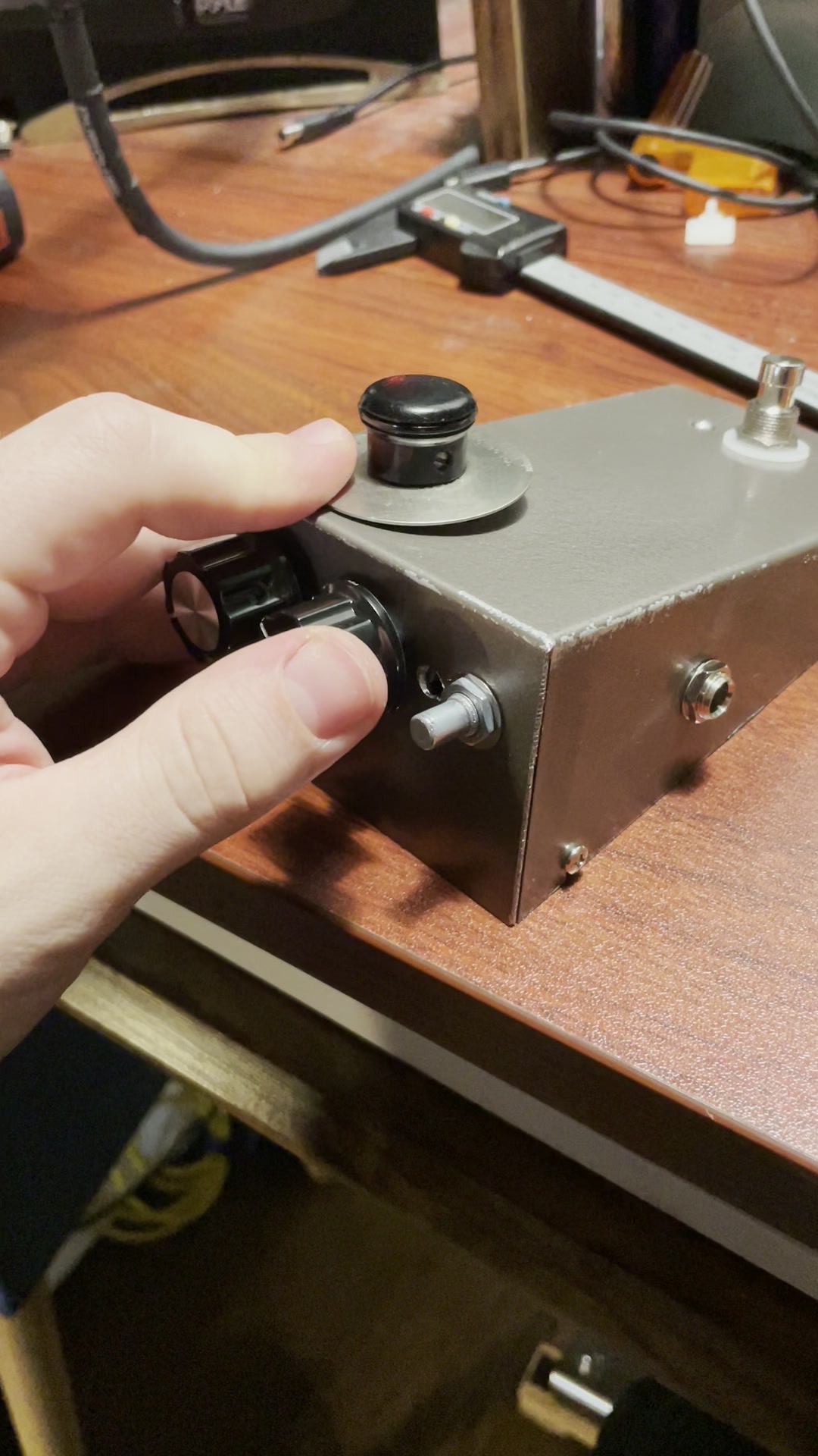 The finished Drain Mk.I, showing its two knobs and hammered grey finish